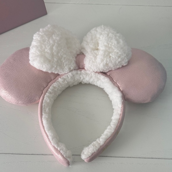Disney Accessories - Disney Parks Stay Cozy Ears